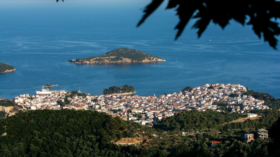 Διακοπές στη Σκιάθο: Οι κορυφαίες εμπειρίες στο νησί του Παπαδιαμάντη
