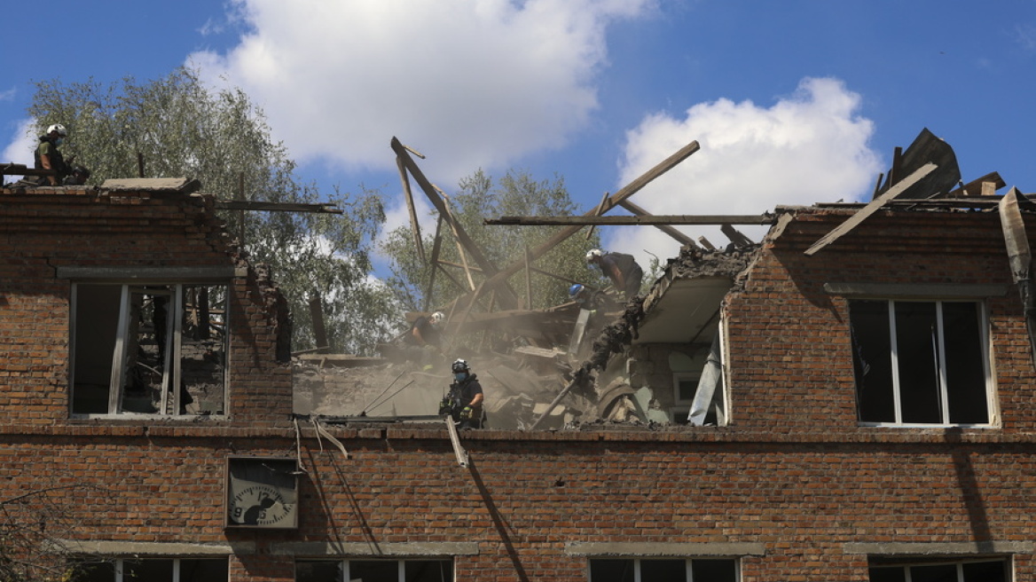 Δυο νεκροί και τέσσερις τραυματίες σε πλήγματα της Ρωσίας στην ανατολική Ουκρανία
