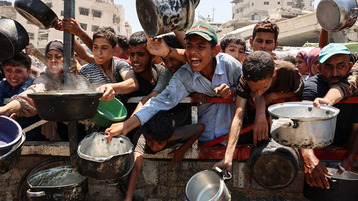 Η πείνα θερίζει τη Γάζα, 133 νεκροί λόγω υποσιτισμού - Φορτηγά και αεροπλάνα με τρόφιμα φτάνουν στον θύλακα