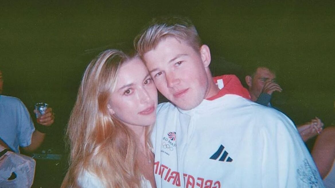  Στιβ Τζομπς: Η κόρη του παντρεύτηκε τον Χάρι Τσαρλς μετά από τρία χρόνια σχέσης