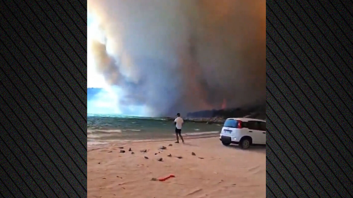 Μεγάλη φωτιά στη Σαρδηνία περικύκλωσε τουρίστες σε παραλία, δείτε βίντεο
