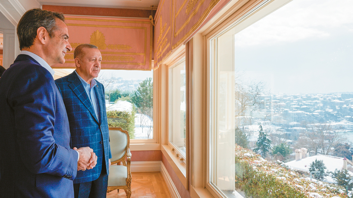 Ο Μητσοτάκης «σκληραίνει το δόγμα» εντός και εκτός - Μηνύματα από Ερντογάν έως... Καραμανλή