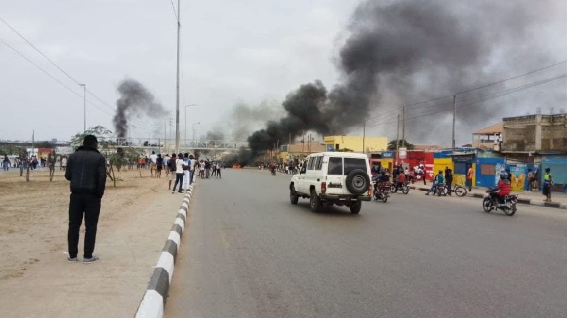 Βίντεο:  Επεισόδια στις διαδηλώσεις για την ακρίβεια στην Ανγκόλα - Αναφορές για νεκρούς 