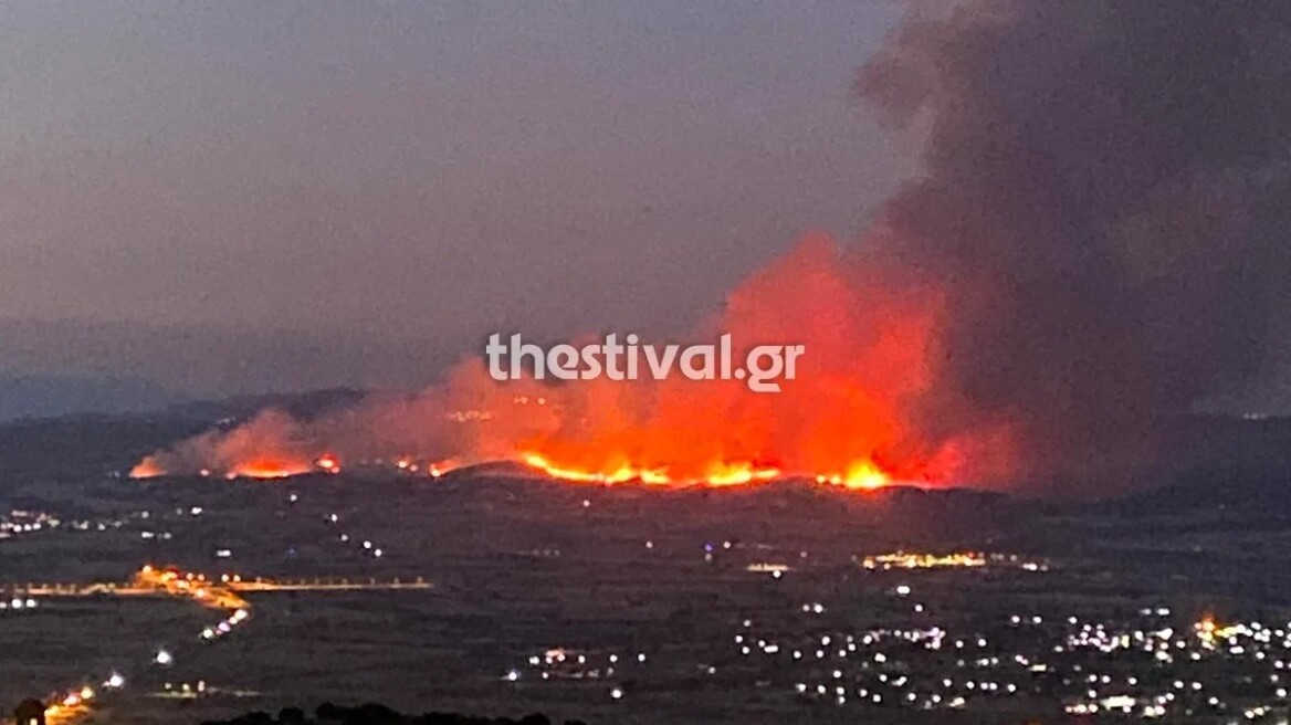 Ενισχύθηκαν οι δυνάμεις στη φωτιά στην Άσσηρο Θεσσαλονίκης - Στην παλιά εθνική οδό το μέτωπο, ήχησε το 112 για ετοιμότητα