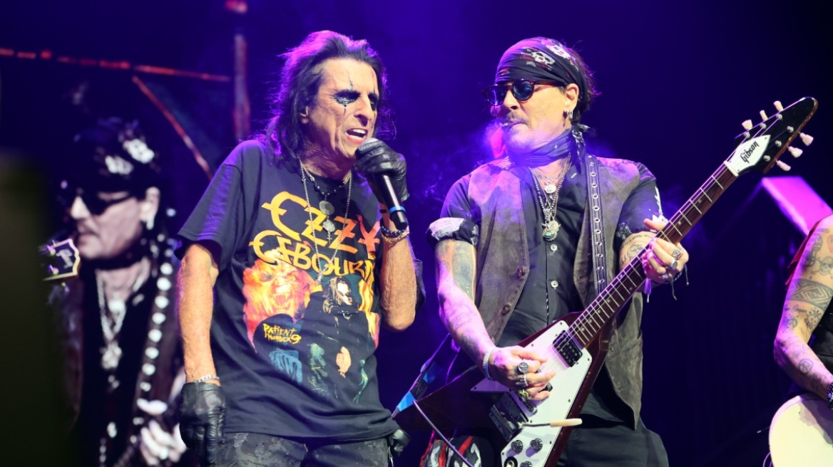 Ο Τζόνι Ντεπ τίμησε τον Όζι Όσμπορν με εμφάνιση-έκπληξη σε συναυλία του Άλις Κούπερ