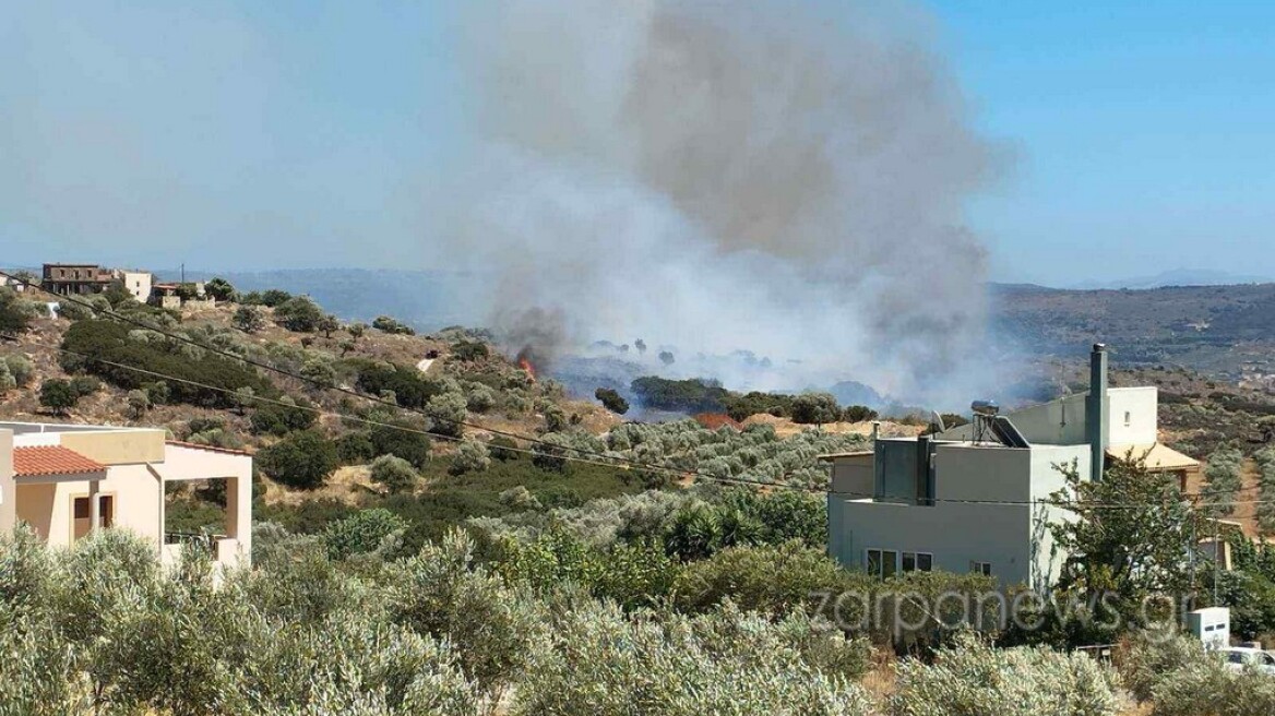 Χωρίς ενεργό μέτωπο η φωτιά στα Μεγάλα Χωράφια Χανίων