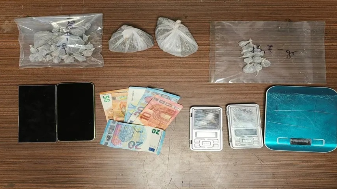 Τρεις συλλήψεις για διακίνηση ναρκωτικών στον Ασπρόπυργο - Κατασχέθηκε μισό κιλό ηρωίνης