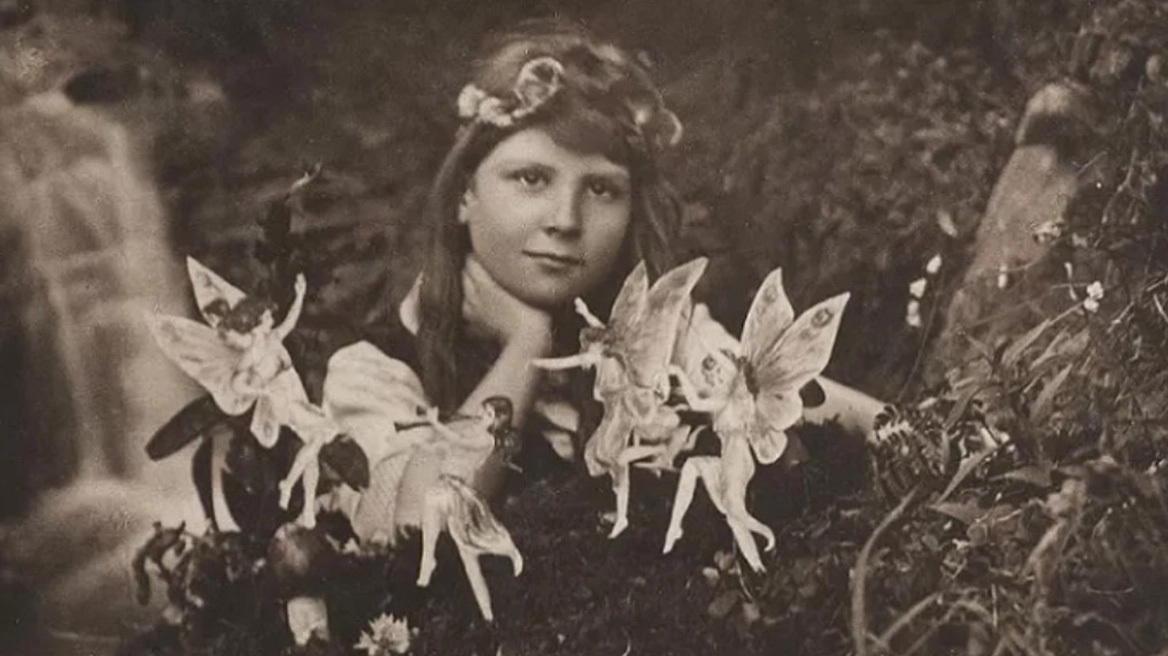 Στο σφυρί μοναδικά αντίγραφα των περίφημων φωτογραφιών-απάτη με τις «Νεράιδες του Κότινγκλεϊ»