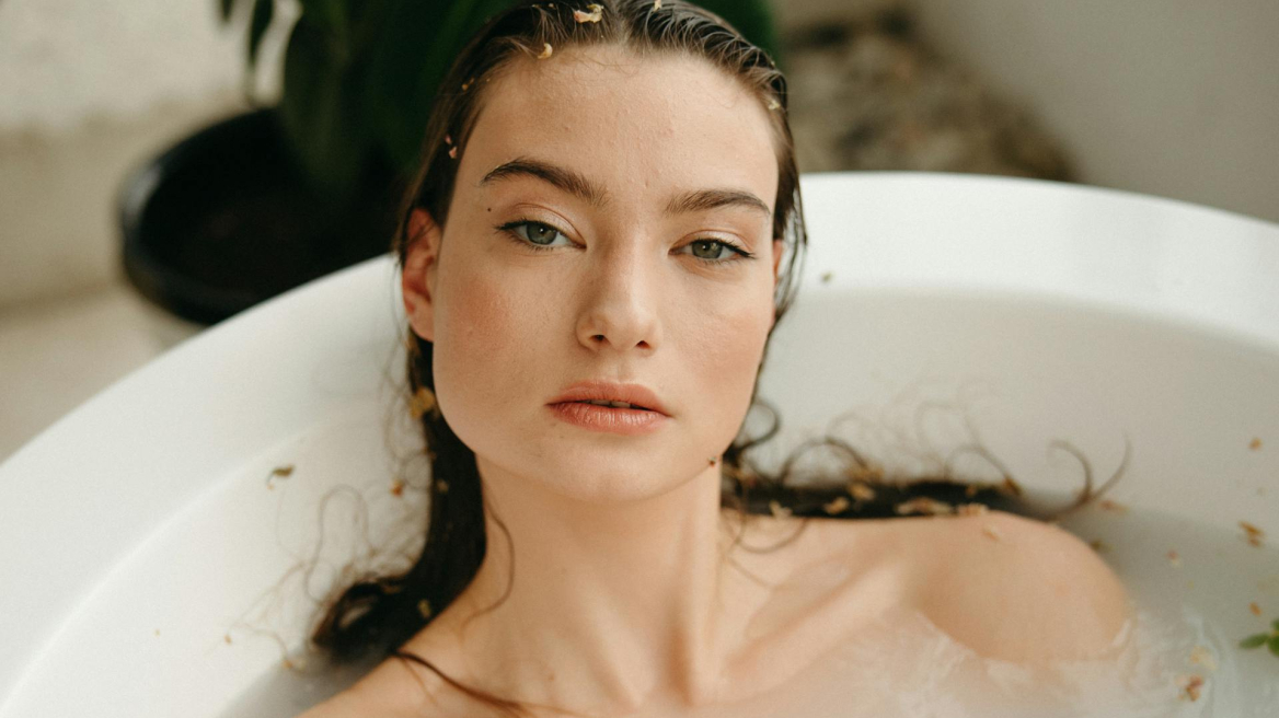 Πώς θα κάνουμε μια περιποίηση προσώπου επιπέδου σπα στο σπίτι
