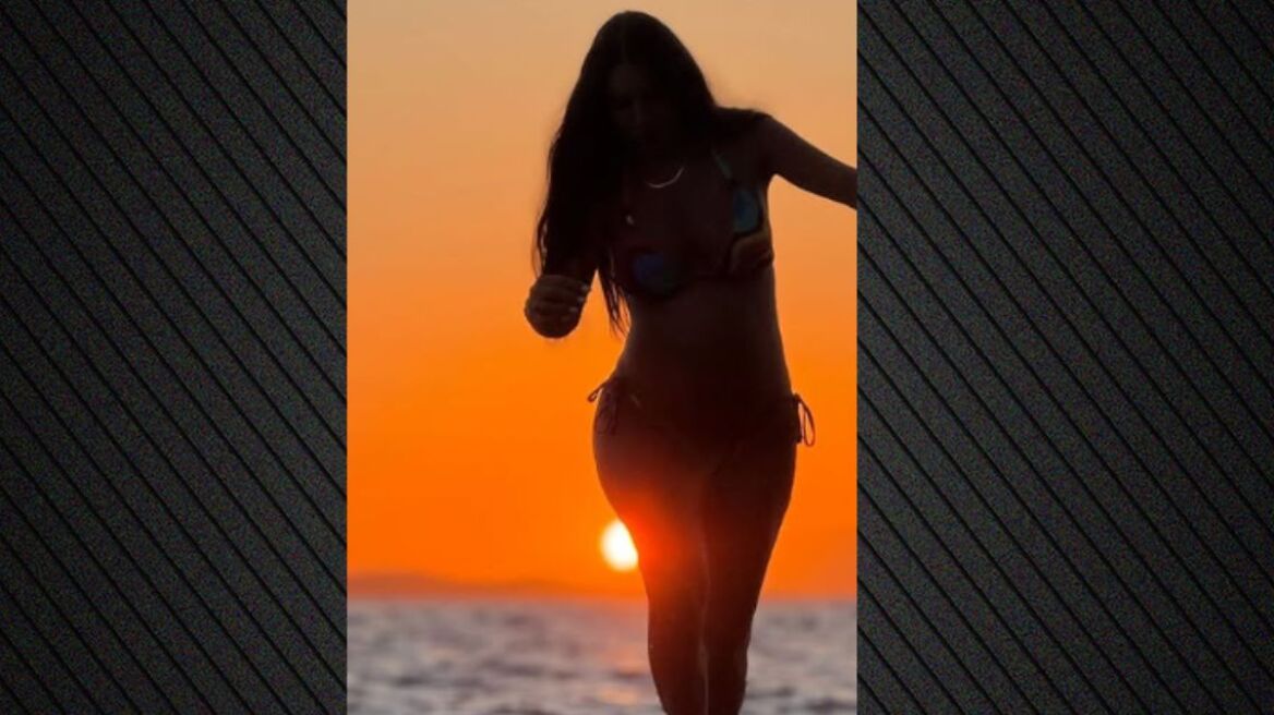 Σιμώνη Χριστοδούλου: Ο Ανδρέας Γεωργίου τη φωτογράφισε σε προχωρημένη εγκυμοσύνη στην παραλία