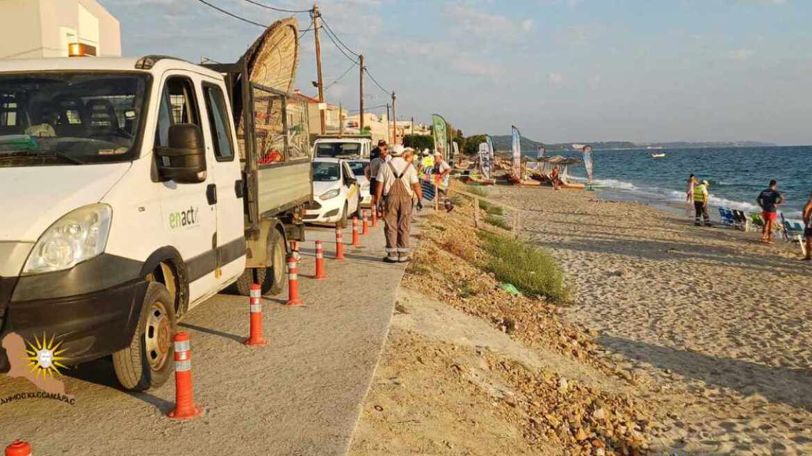 Δήμος Κασσάνδρας: Συνεχίζεται η επιχείρηση για να απομακρυνθούν ομπρέλες και εξοπλισμός από παραλίες