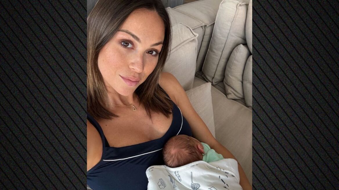Η Δώρα Παντέλη αγκαλιά με τον νεογέννητο γιο της - Δείτε φωτογραφίες
