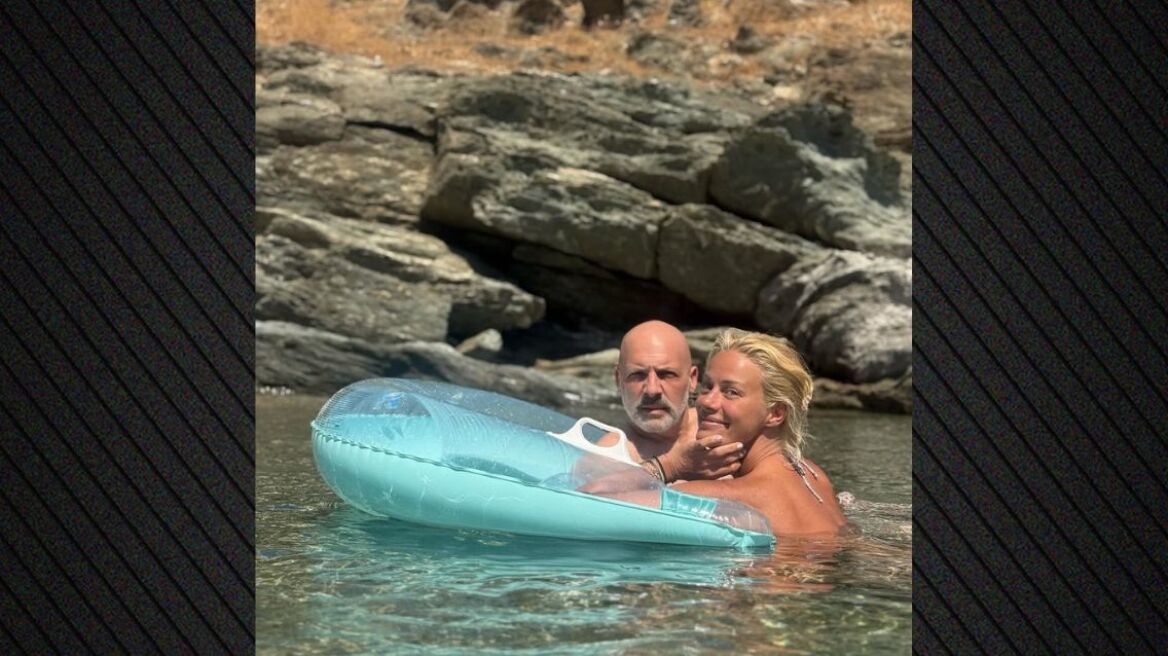 Ζέτα Μακρυπούλια: Οι βουτιές στη θάλασσα με τον Νίκο Μουτσινά - Δείτε τις φωτογραφίες