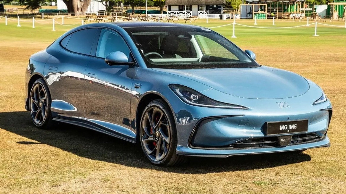 Το νέο MG IM5 ρίχνει το γάντι στο Tesla Model 3