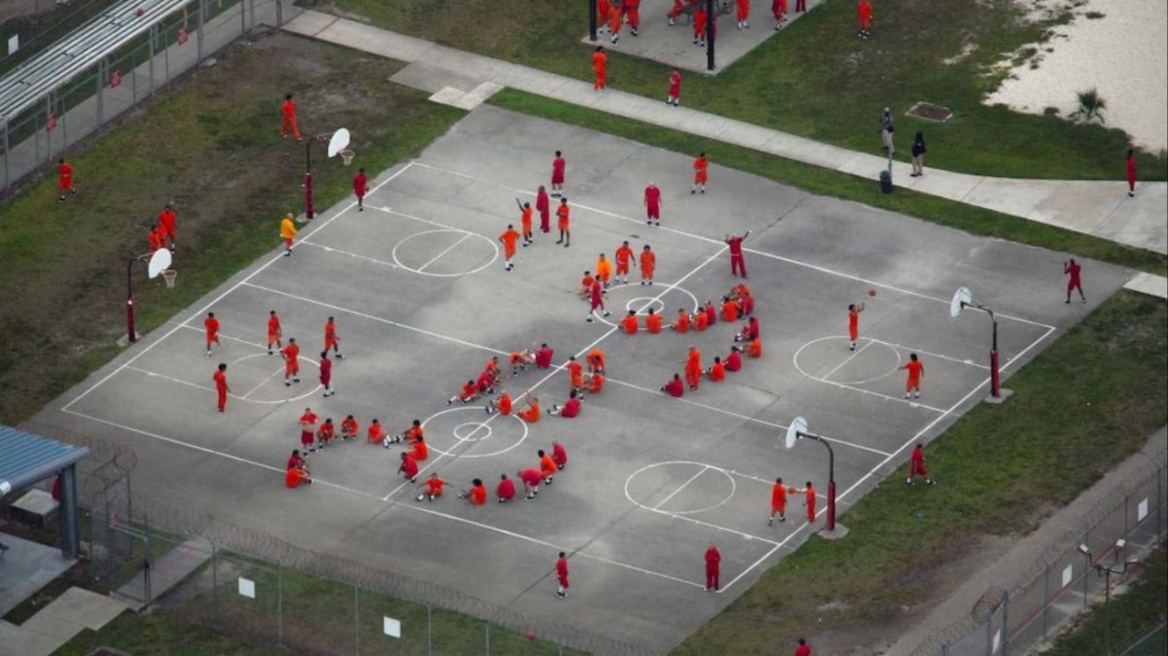 Οι αρχές των ΗΠΑ κρατούν 30 Μεξικανούς στο «Αλκατράζ με αλιγάτορες» στη Φλόριντα 