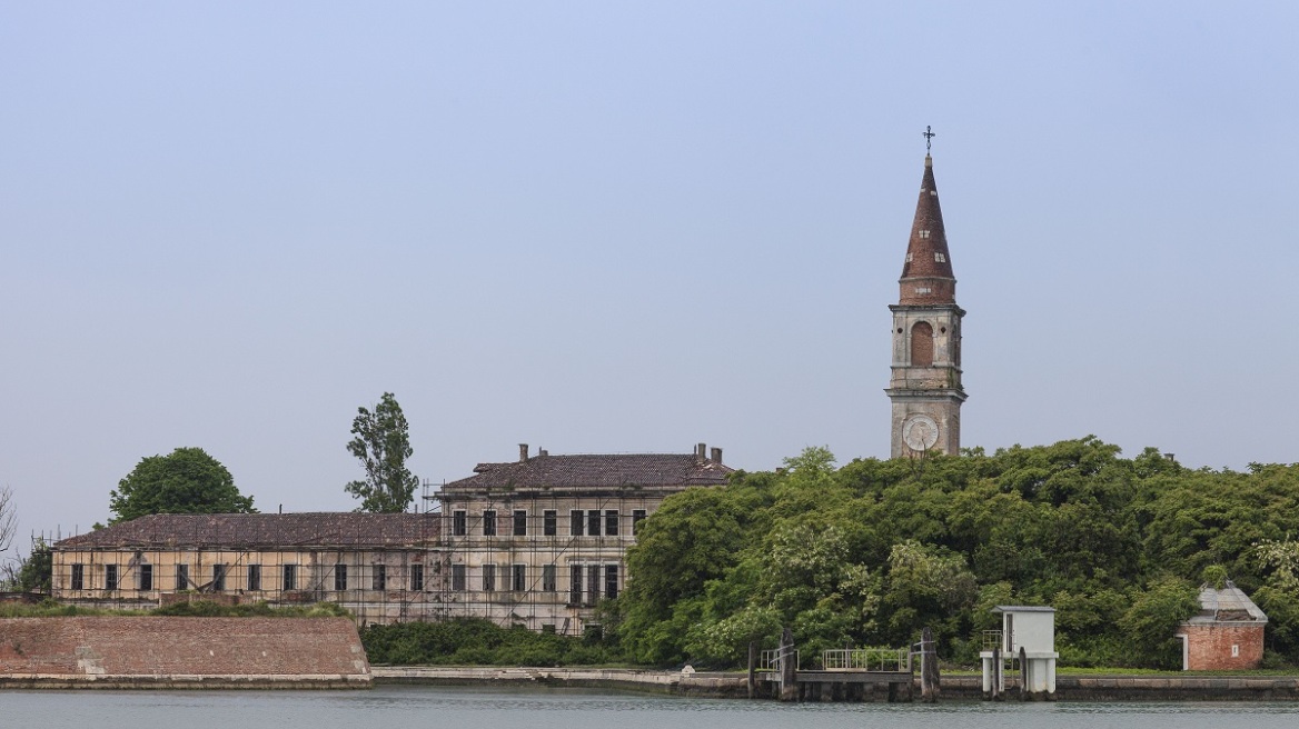 Βενετία: Οι ντόπιοι μετατρέπουν σε δημόσιο πάρκο ένα «στοιχειωμένο νησί» που είναι απαγορευμένο για τους τουρίστες
