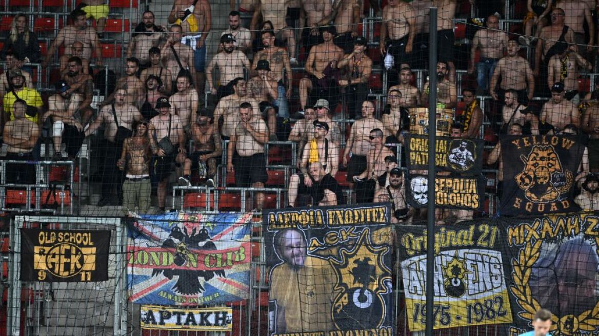 Οι οπαδοί της ΑΕΚ φώναξαν συνθήματα υπέρ της Παλαιστινής και οι Ισραηλινοί έβαλαν τη μουσική στη διαπασών