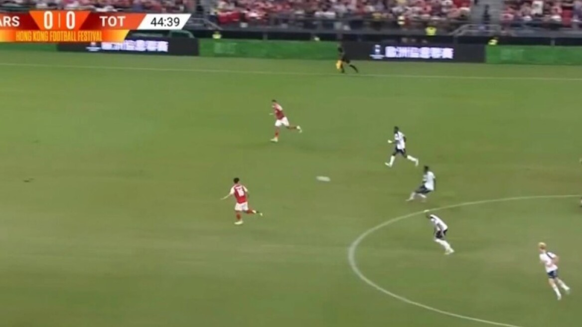 Στο ντεμπούτο του Γιόκερες, η Άρσεναλ ηττήθηκε από τη «μισητή» Τότεναμ με γκολ από το κέντρο του γηπέδου - Βίντεο 