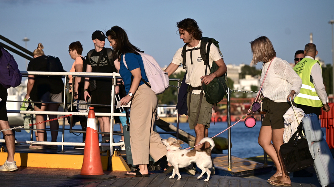 Κίνηση στους δρόμους τώρα live: Ουρές από νωρίς το πρωί στο λιμάνι του Πειραιά, καθυστερήσεις και στη Λ.Αθηνών