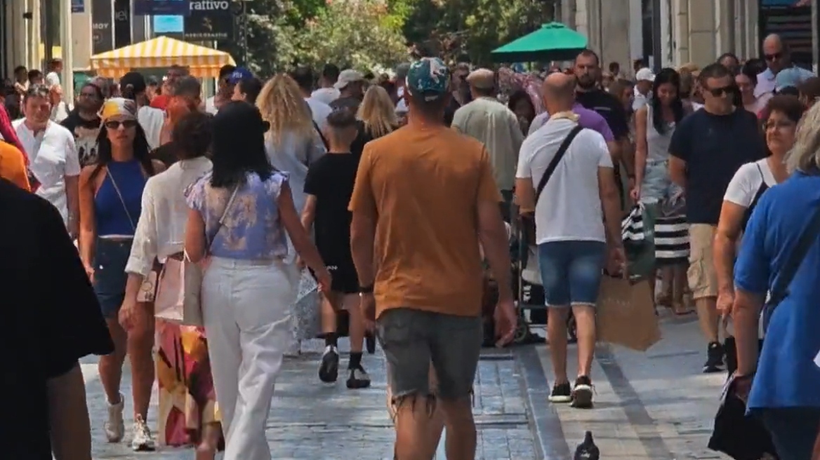 Εκπτώσεις και ήπιες θερμοκρασίες «γέμισαν» το εμπορικό κέντρο της Αθήνας - Δείτε βίντεο