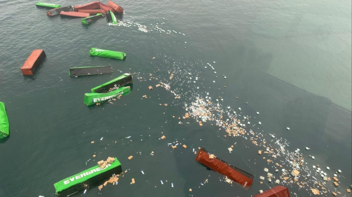 Βίντεο:  Έκλεισε για 6 ώρες το μεγαλύτερο λιμάνι του Περού μετά από πτώση εμπορευματοκιβωτίων από πλοίο