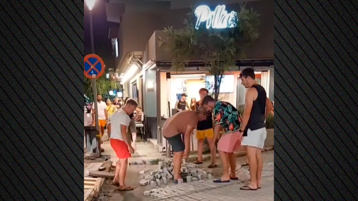 Τουρίστες είδαν πως καθυστερεί το έργο στα Μάλια και έπιασαν δουλειά: Βοήθησαν στην πλακόστρωση του οικισμού