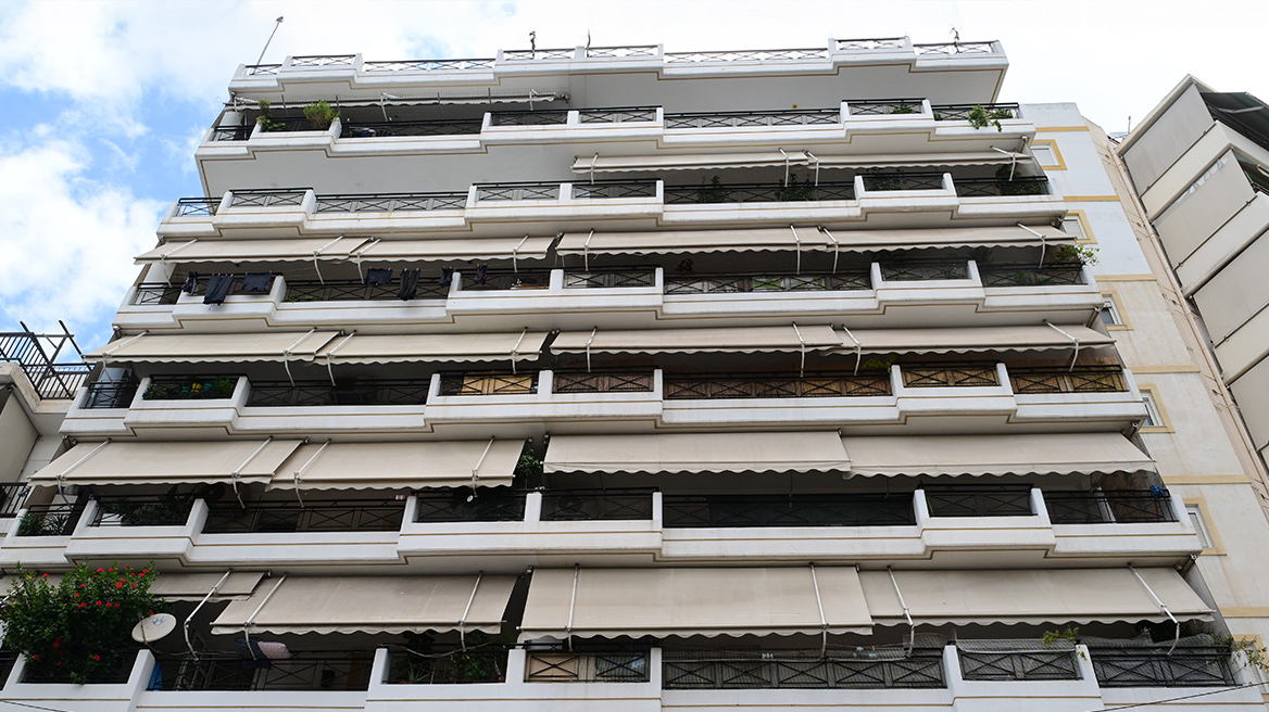 Εξελίξεις στην υπόθεση του Παλαιού Φαλήρου: Κηλίδες αίματος της 3χρονης εντοπίστηκαν στο διαμέρισμα στα Πατήσια