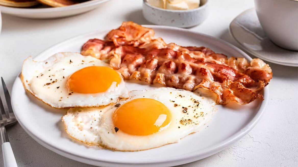 Αυτό είναι το κόλπο για τέλεια τηγανητά αυγά κάθε φορά