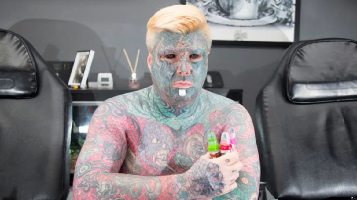 Ο Βρετανός με τα περισσότερα τατουάζ απορρίπτεται από την τεχνολογία: Το πρόσωπό του δεν αναγνωρίζεται πια