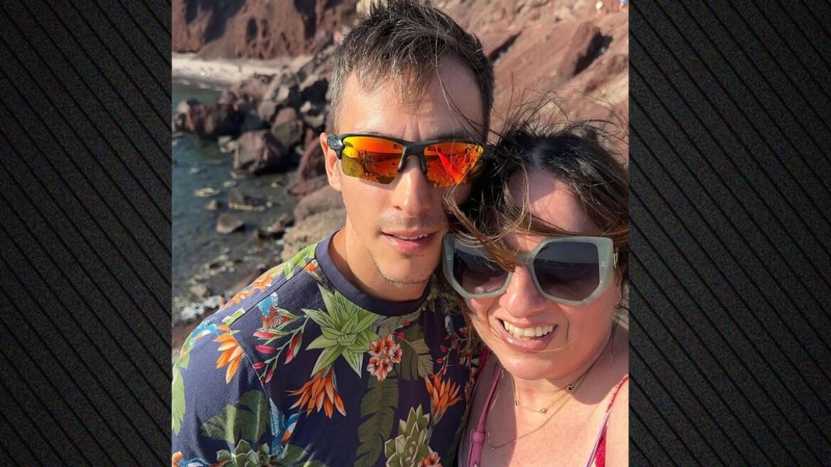 Η Σοφία Μουτίδου βρίσκεται στη Σαντορίνη με τον σύντροφό της - Δείτε τις φωτογραφίες