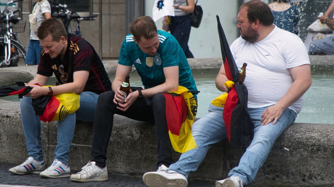 Μόνο ένας στους έξι Γερμανούς θα έπαιρνε τα όπλα για να υπερασπιστεί τη χώρα του - Τι δείχνει δημοσκόπηση
