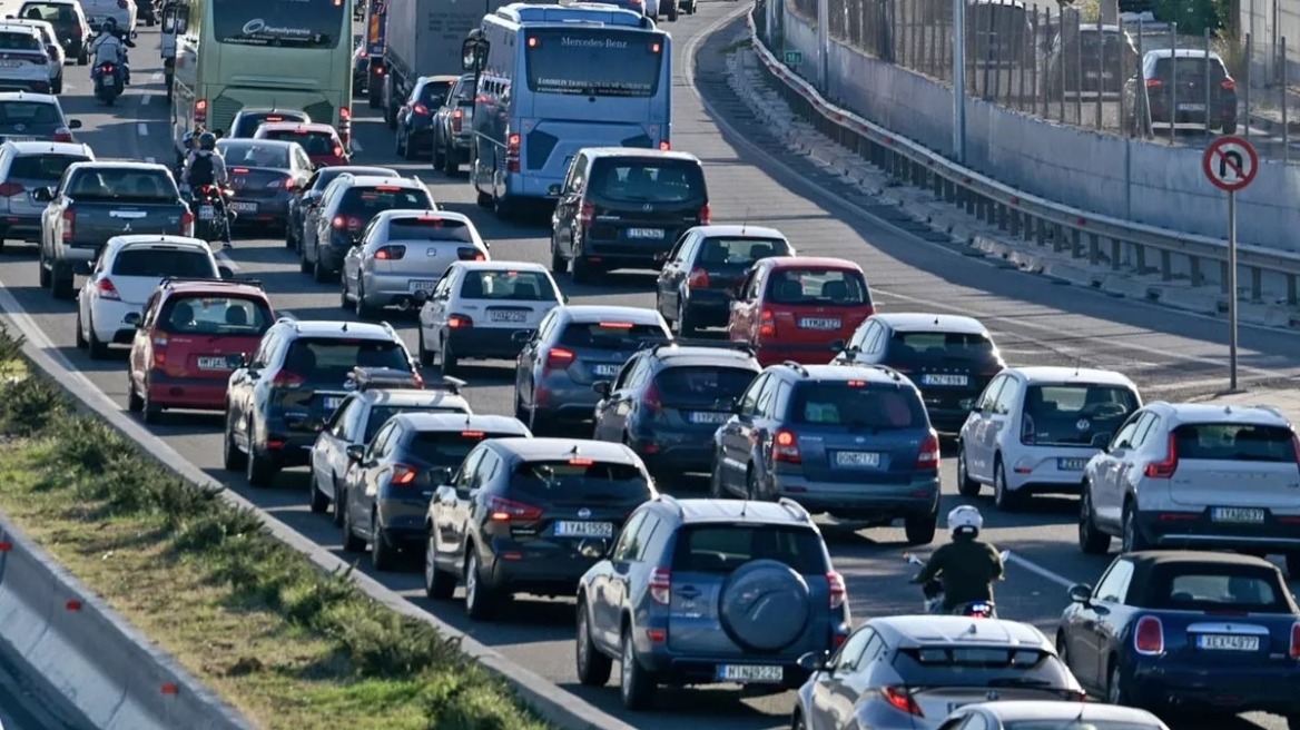 Κίνηση στους δρόμους: Αυξημένη κυκλοφορία στο λιμάνι του Πειραιά και στη Λ. Αθηνών, στο «κόκκινο» και ο Κηφισός
