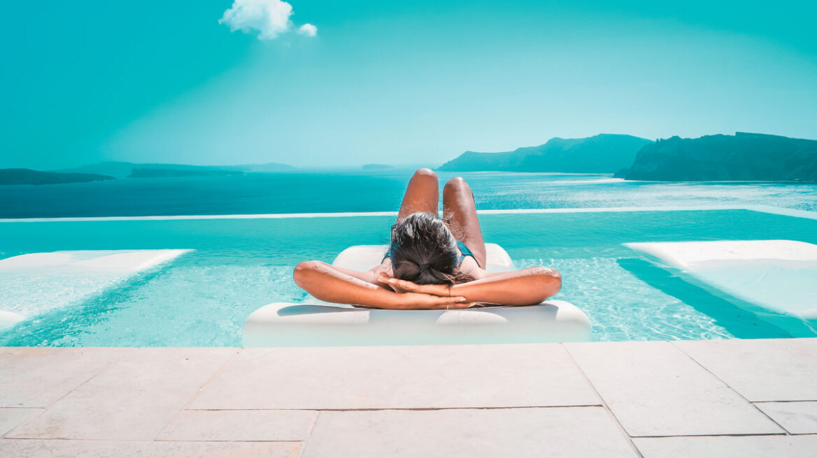 ΕΛΣΤΑΤ: Αυξημένες σε σχέση με πέρυσι οι αφίξεις και διανυκτερεύσεις στα τουριστικά καταλύματα τον Ιούνιο