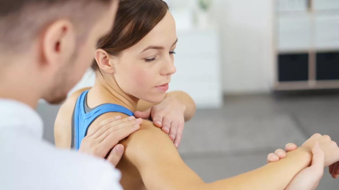 Ώμος: Γυμναστική ή αρθροσκόπηση για την αντιμετώπιση της ρήξης τενόντων; Ο ορθοπεδικός απαντά