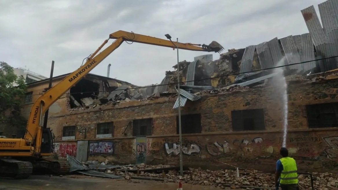 Κατεδαφίζεται το κτήριο που στέγαζε το ιστορικό εργοστάσιο της «Αλυσίδας» στη Θεσσαλονίκη  - Βίντεο και φωτογραφίες 