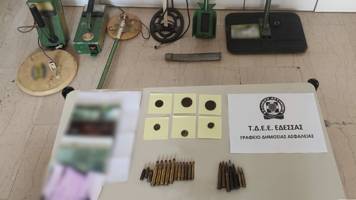 Συνελήφθη άνδρας στην Πέλλα - Βρέθηκαν αρχαία νομίσματα και φυσίγγια στο σπίτι του 