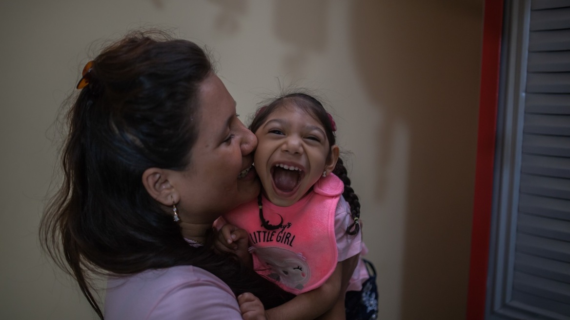 Μητέρες σοβαρά ανάπηρων παιδιών αποφάσισαν να συγκατοικήσουν και να τα μεγαλώσουν μαζί