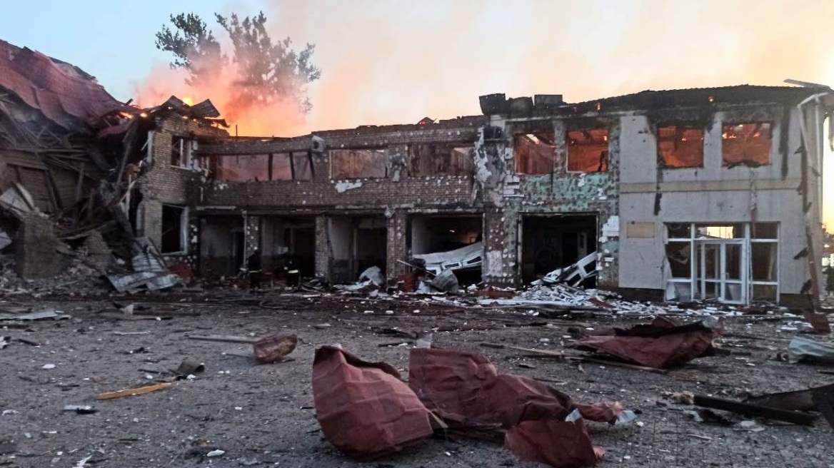 Νέες πολύνεκρες επιθέσεις στην Ουκρανία - Τουλάχιστον δέκα άνθρωποι σκοτώθηκαν σε Χάρκοβο, Σούμι, Ζαπορίζια και Λουχάνσκ