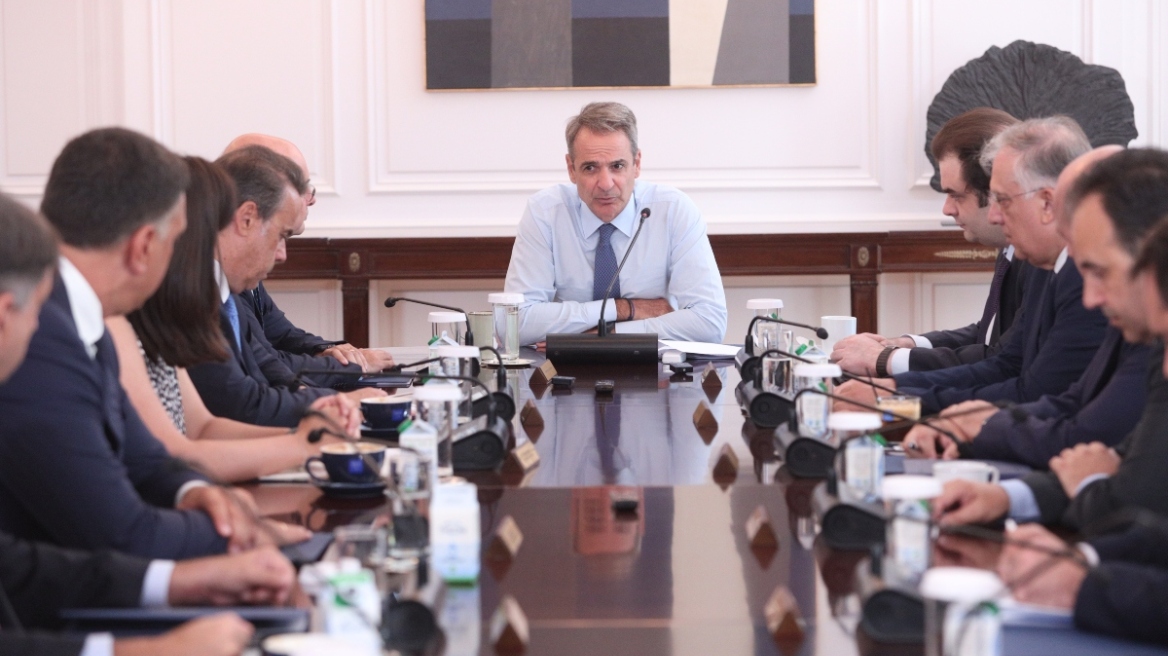 Τα 12 μέτρα κατά της γραφειοκρατίας - Απλουστεύονται άδειες, κλείσιμο επιχειρήσεων και επέκταση βιομηχανιών