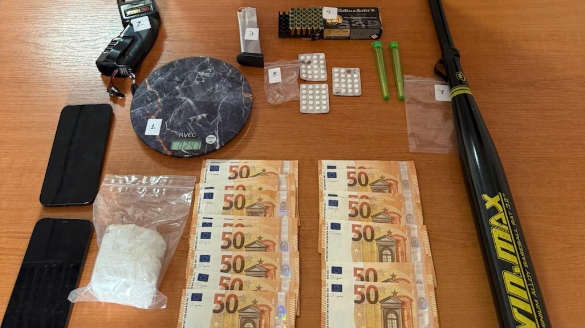 Πάνω από 150 γραμμάρια κοκαΐνης, αναβολικά χάπια και 1.550 ευρώ βρέθηκαν στο σπίτι του πρώην αστυνομικού και TikToker