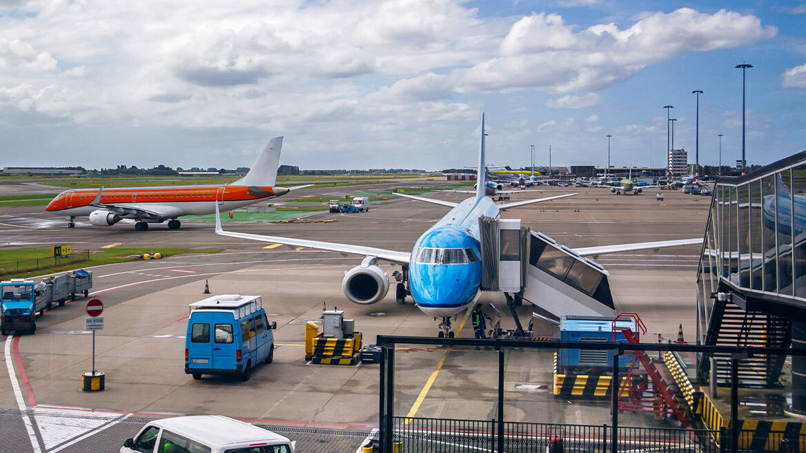 Αναστάτωση στο αεροδρόμιο του Μπέρμιγχαμ: Έκλεισε ο διάδρομος προσγείωσης λόγω αναγκαστικής προσγείωσης αεροσκάφους