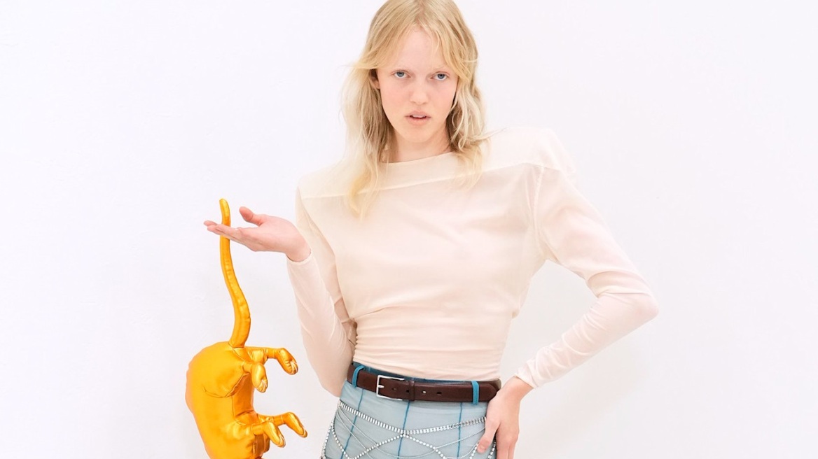 Το πιο cool αξεσουάρ στην Εβδομάδα Μόδας της Κοπεγχάγης είναι μια τσάντα σε σχήμα αρουραίου
