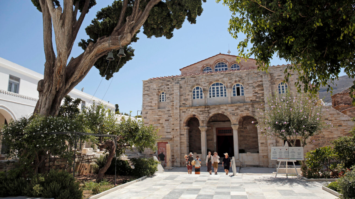 Δεκαπενταύγουστος στην Πάρο, 6 μονές με φόντο το κυκλαδίτικο τοπίο