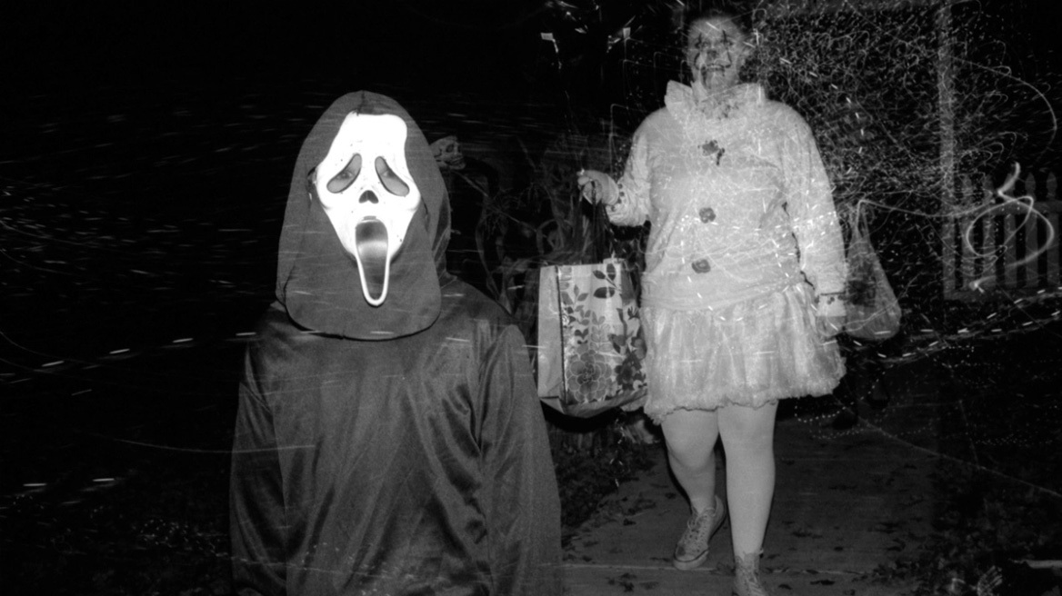 Μασκοφόροι «Scream» σπέρνουν τον τρόμο στην Ισπανία: «Καταδιώκουν παιδιά», λένε κάτοικοι (vid)