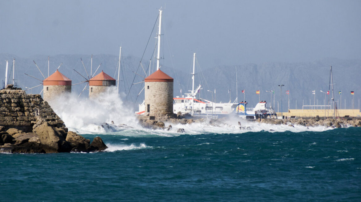 Καιρός: Προειδοποίηση για βοριάδες έως 9 μποφόρ στο Αιγαίο, οι περιοχές και τα νησιά στο «κόκκινο» - Έρχεται τριήμερο με ισχυρούς ανέμους και 38άρια