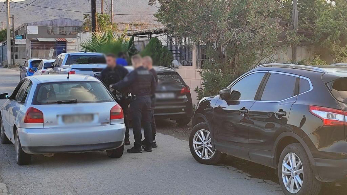 Μπήκαμε στο μαγαζί, ρίχνανε καρέκλες, σίδερα και πλακωθήκαμε, λέει θύμα της επίθεσης στον Ασπρόπυργο