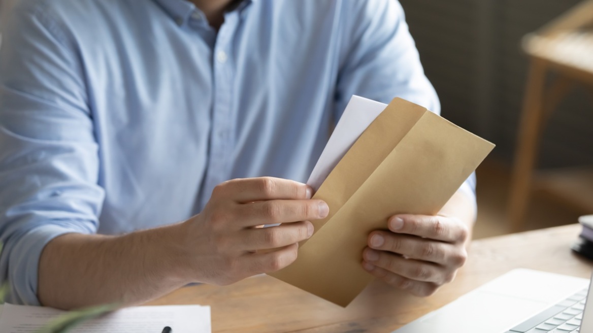 Λαμία: Έλαβε φάκελο με ακατάλληλες φωτογραφίες από την πεθερά και την εν διαστάσει σύζυγό του