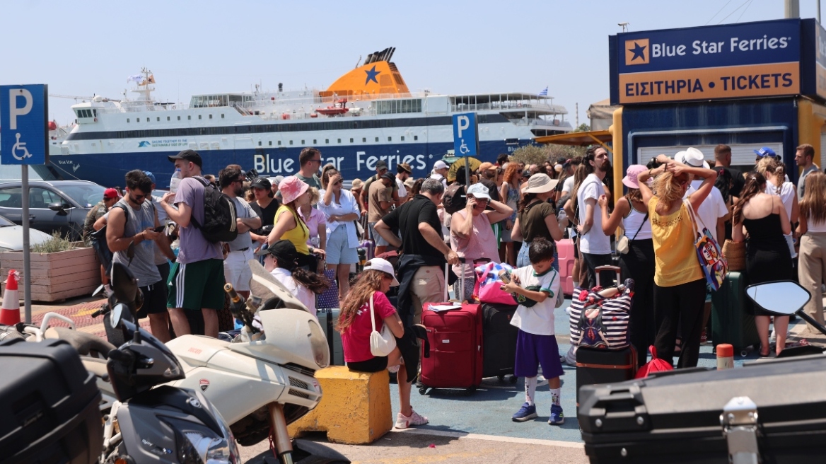 Blue Star Ferries: Τροποποιήσεις δρομολογίων λόγω του απαγορευτικού απόπλου
