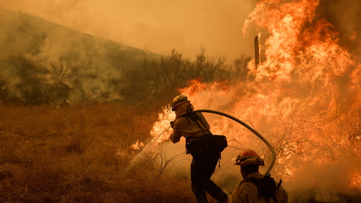 Καταστροφικές πυρκαγιές στην Καλιφόρνια – Εκκενώθηκαν οικισμοί με χιλιάδες ανθρώπους
