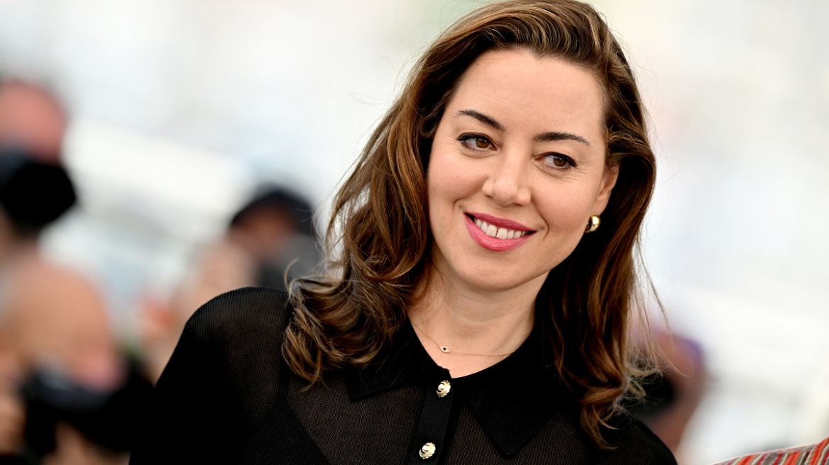 Όμπρεϊ Πλάζα: Η ανατριχιαστική ομοιότητα της σταρ του «White Lotus» με τη μαστροπό του Χόλιγουντ που υποδύεται